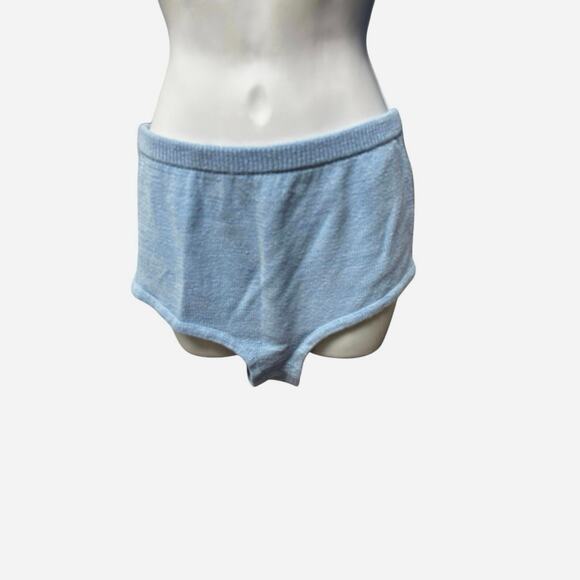 Revolve NWT Callahan Coeur Set Blue
Sweater Hot Short Matching Set Crochet Large - Picture 3 of 7